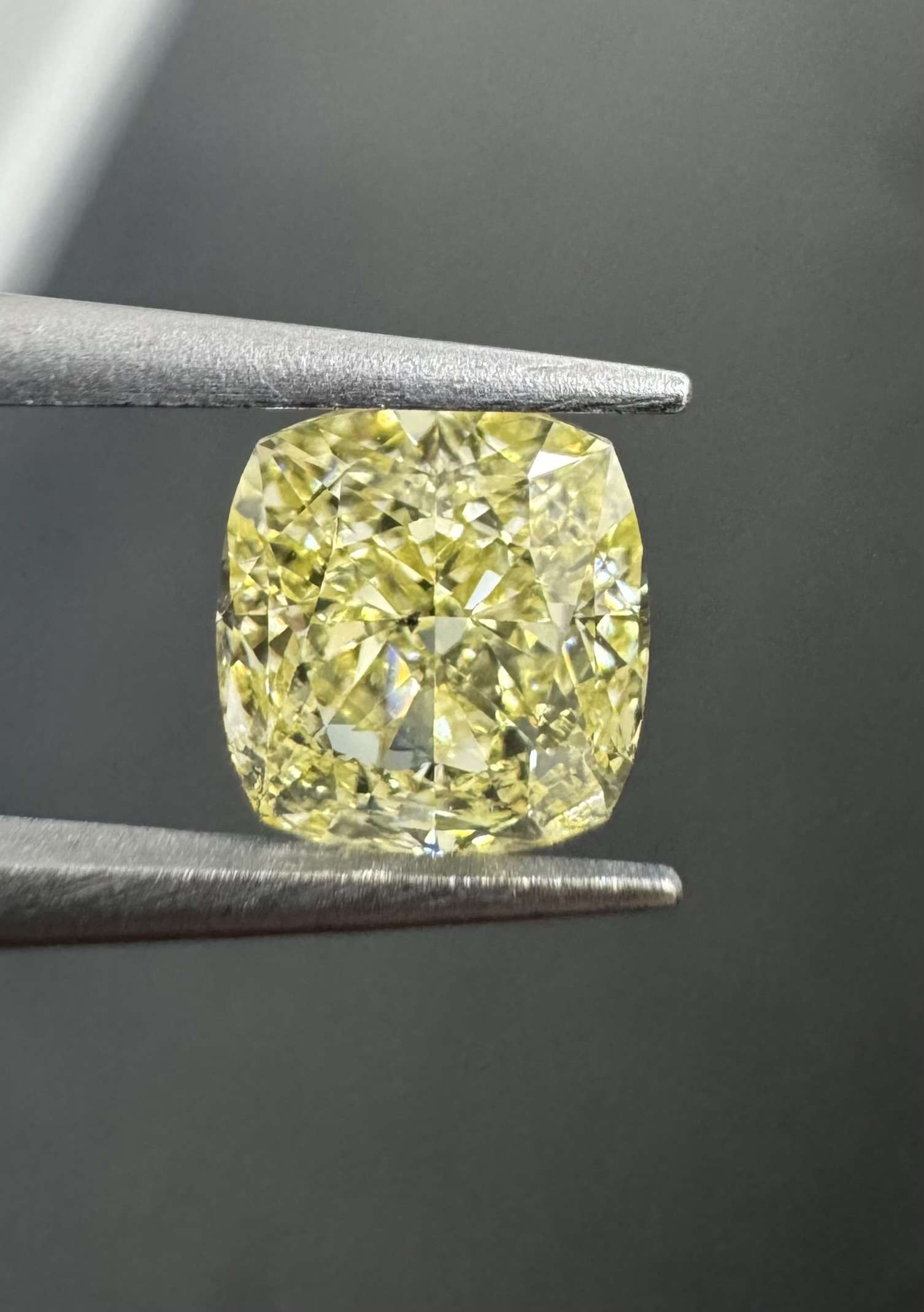 1.01ct Cushion SINGLE image 2 of 3