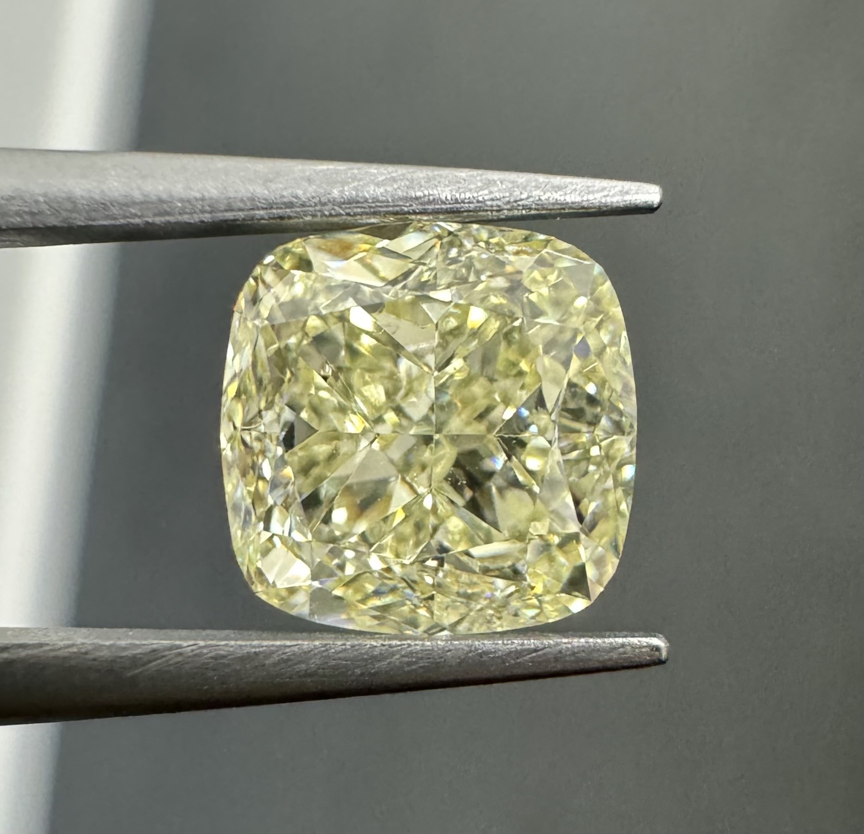 2.04ct Cushion SINGLE image 2 of 3