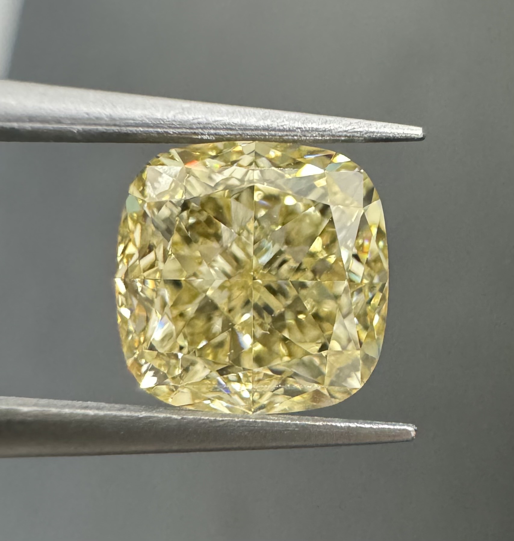 2.06ct Cushion SINGLE image 2 of 3