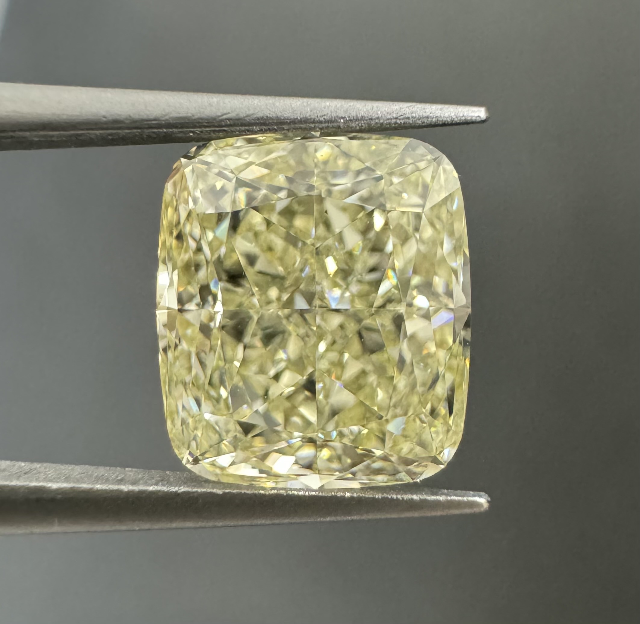 2.21ct Cushion SINGLE image 2 of 2