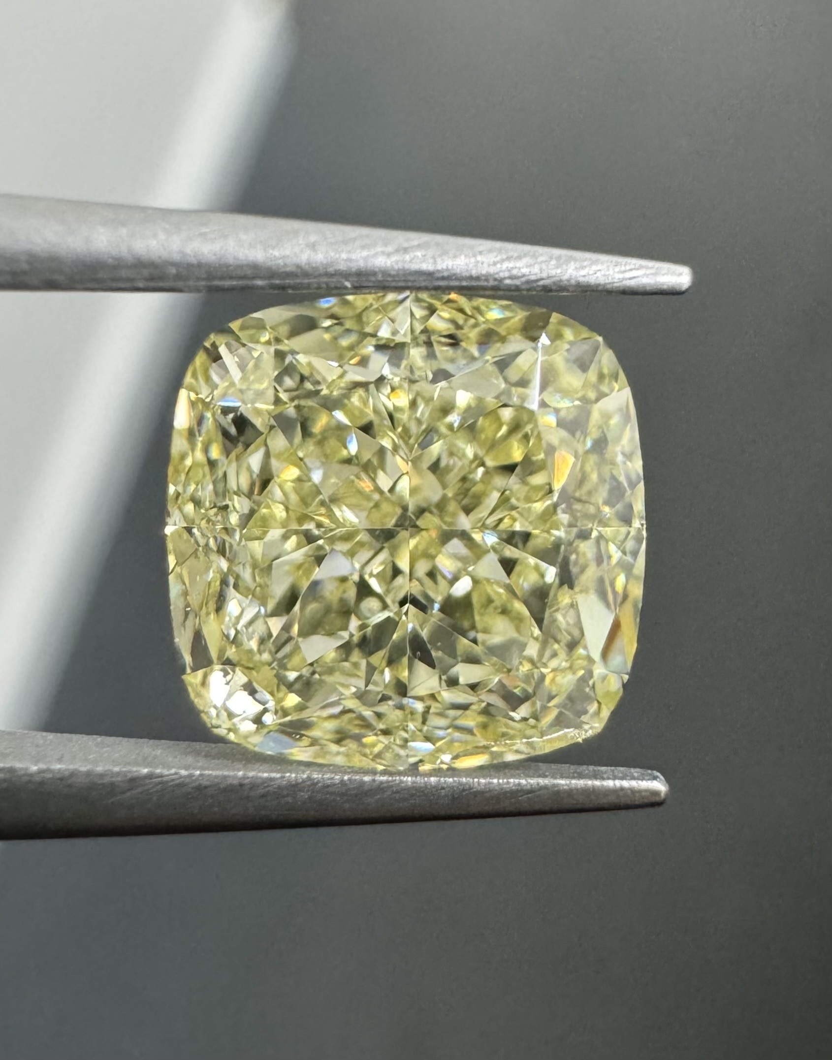 2.55ct Cushion SINGLE image 2 of 3