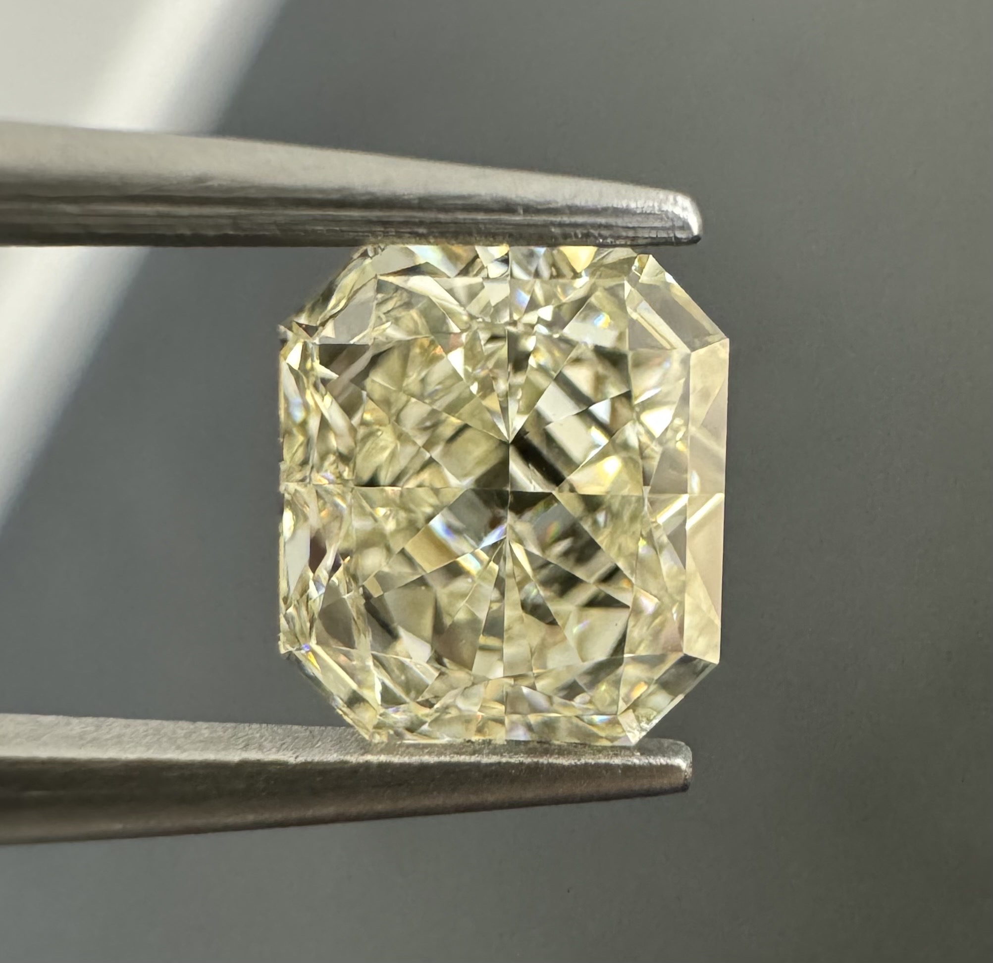 1.02ct Radiant SINGLE image 3 of 4