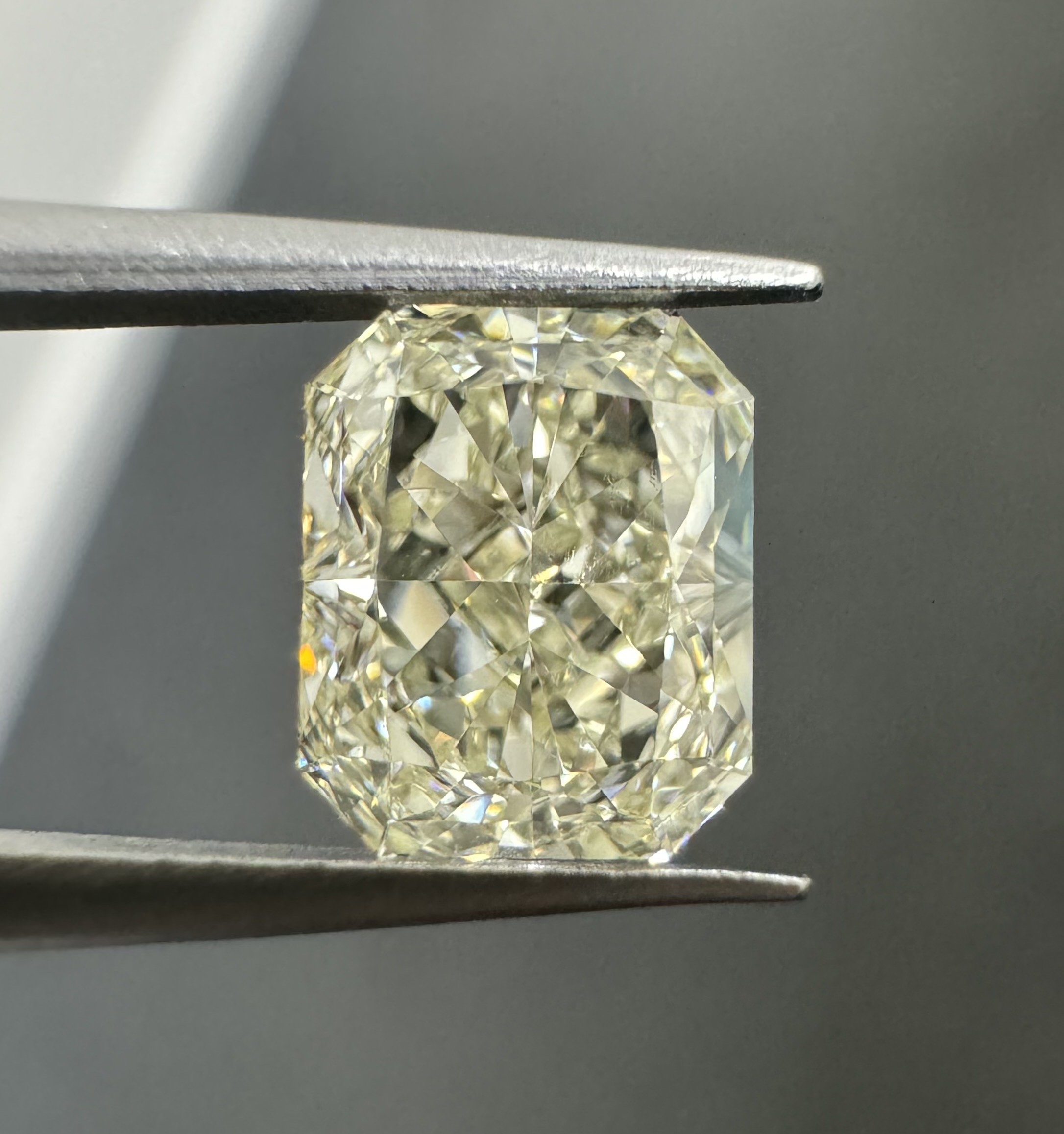 1.06ct Radiant SINGLE image 3 of 4