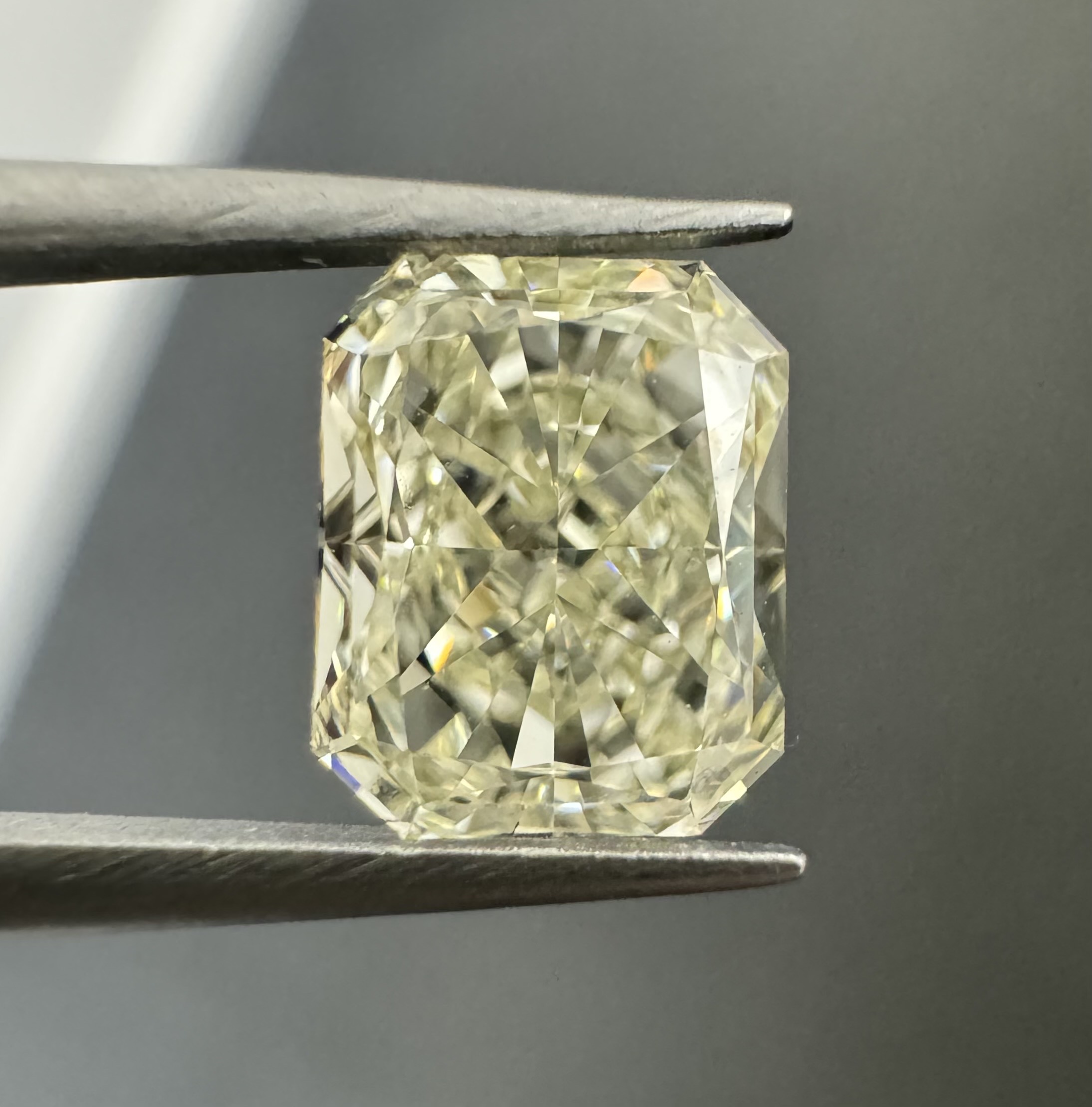 1.02ct Radiant SINGLE image 3 of 4