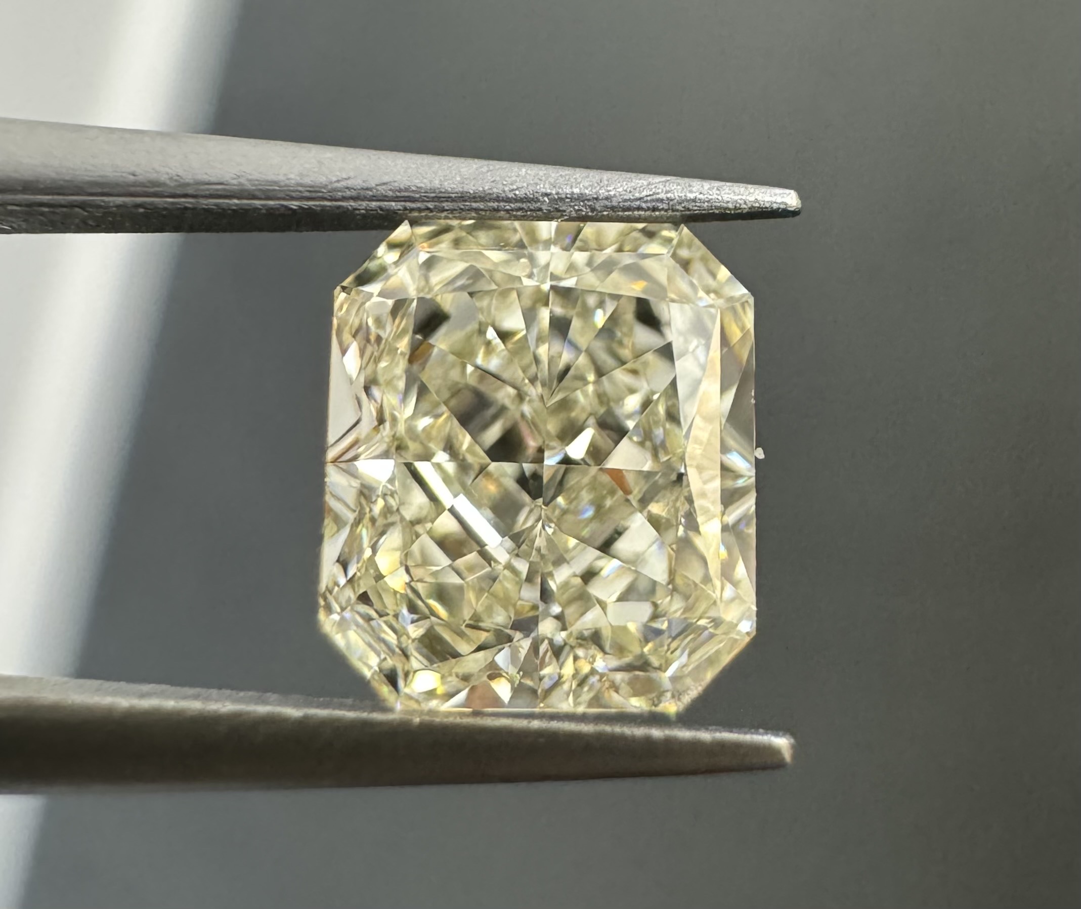 1.04ct Radiant SINGLE image 3 of 4