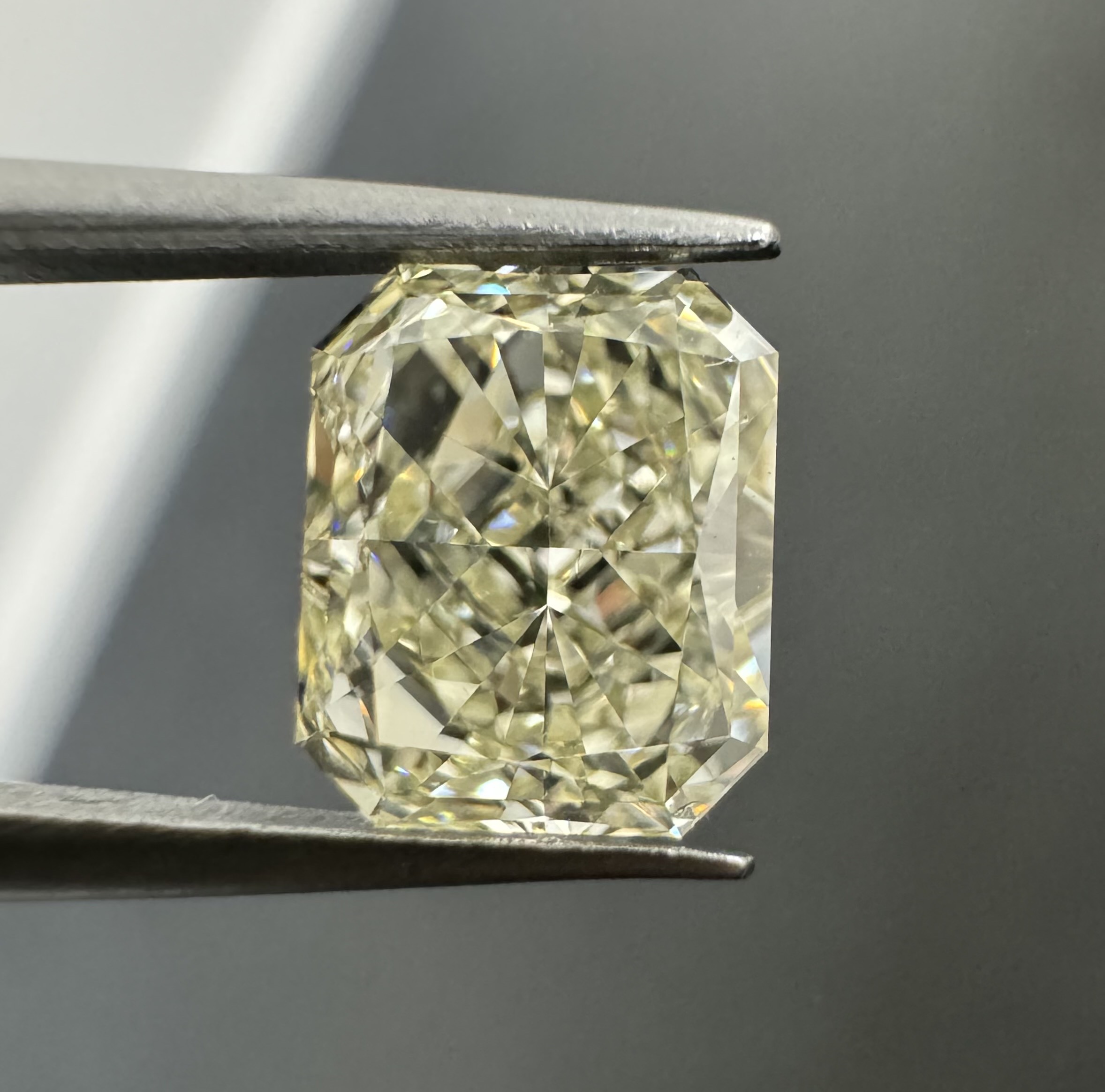 1.01ct Radiant SINGLE image 3 of 4