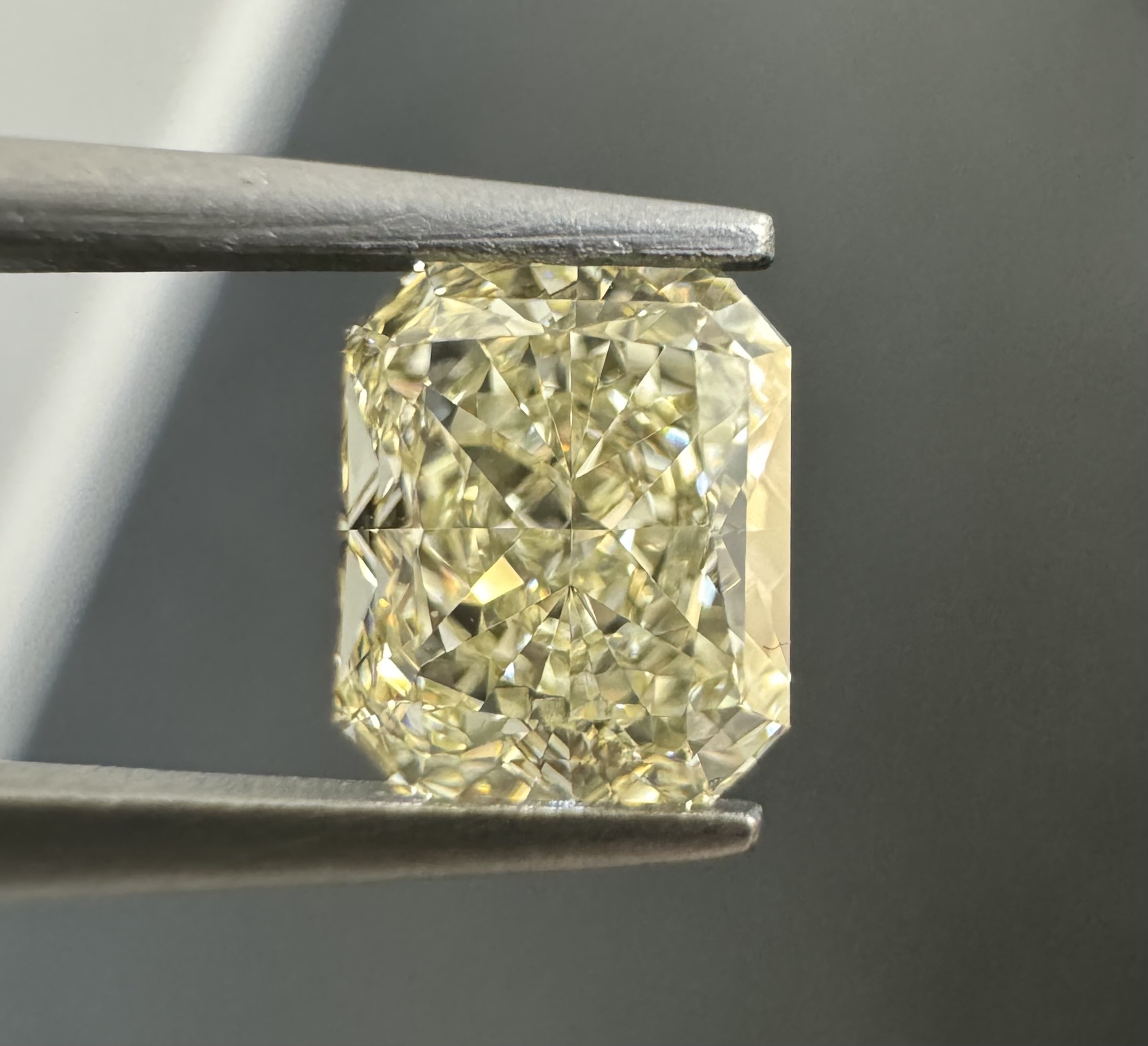 1.01ct Radiant SINGLE image 3 of 4