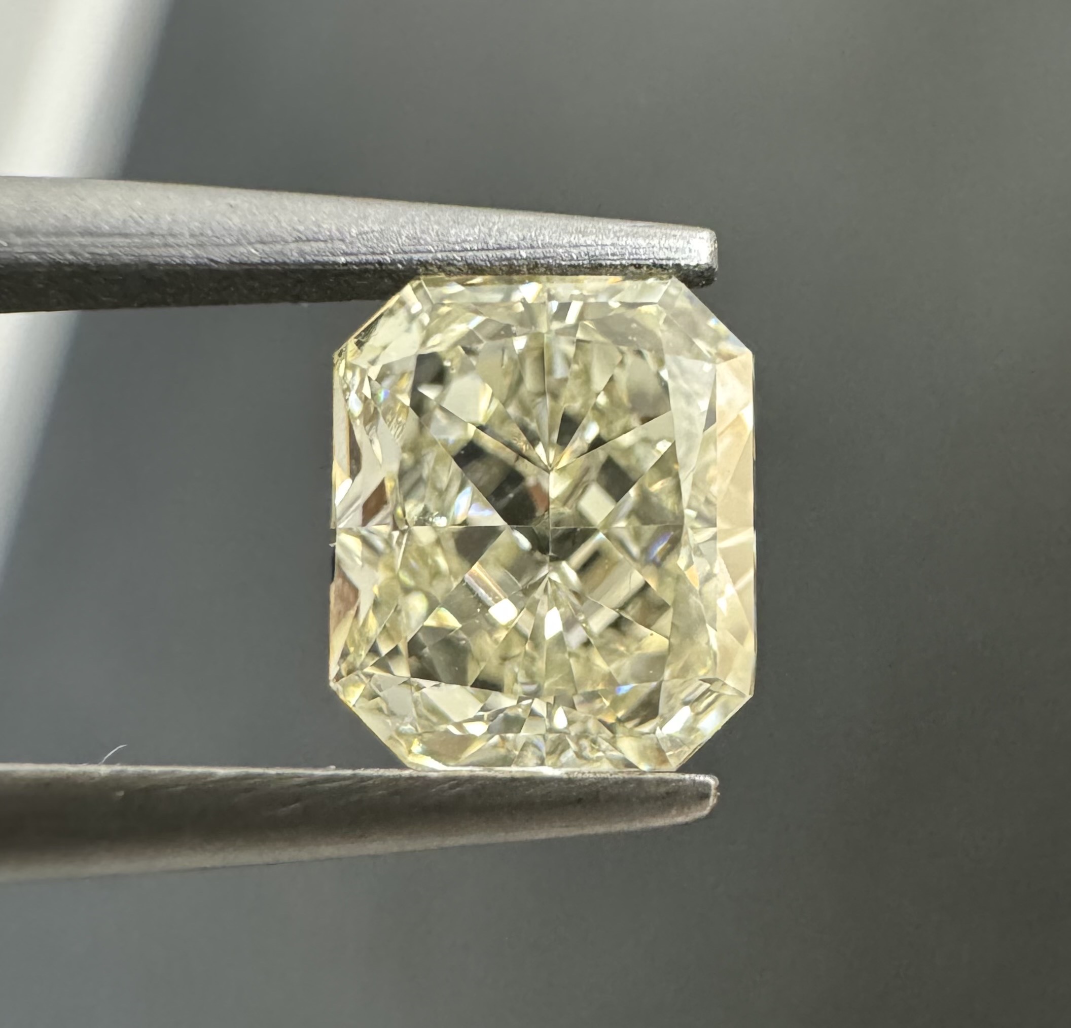 1.01ct Radiant SINGLE image 3 of 4