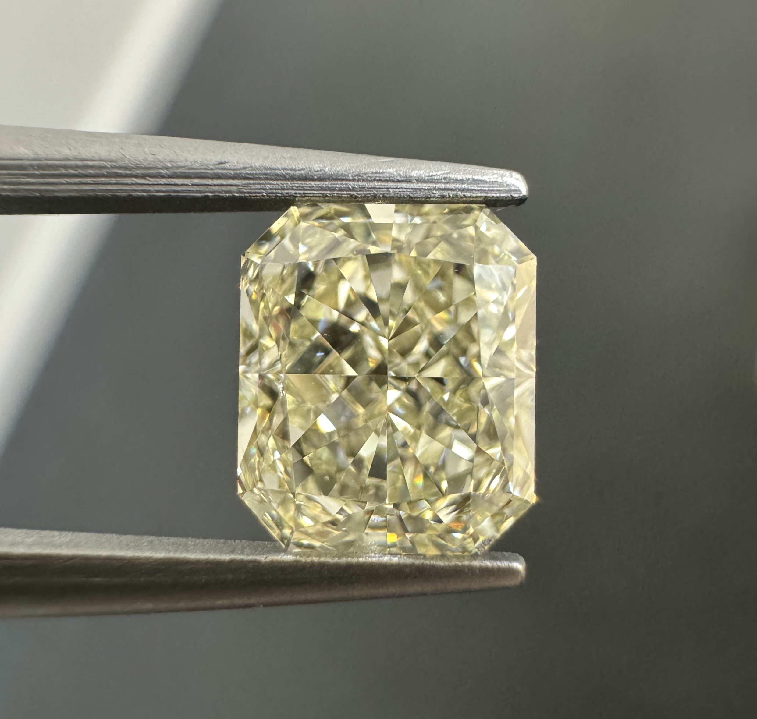 1.23ct Radiant SINGLE image 3 of 4