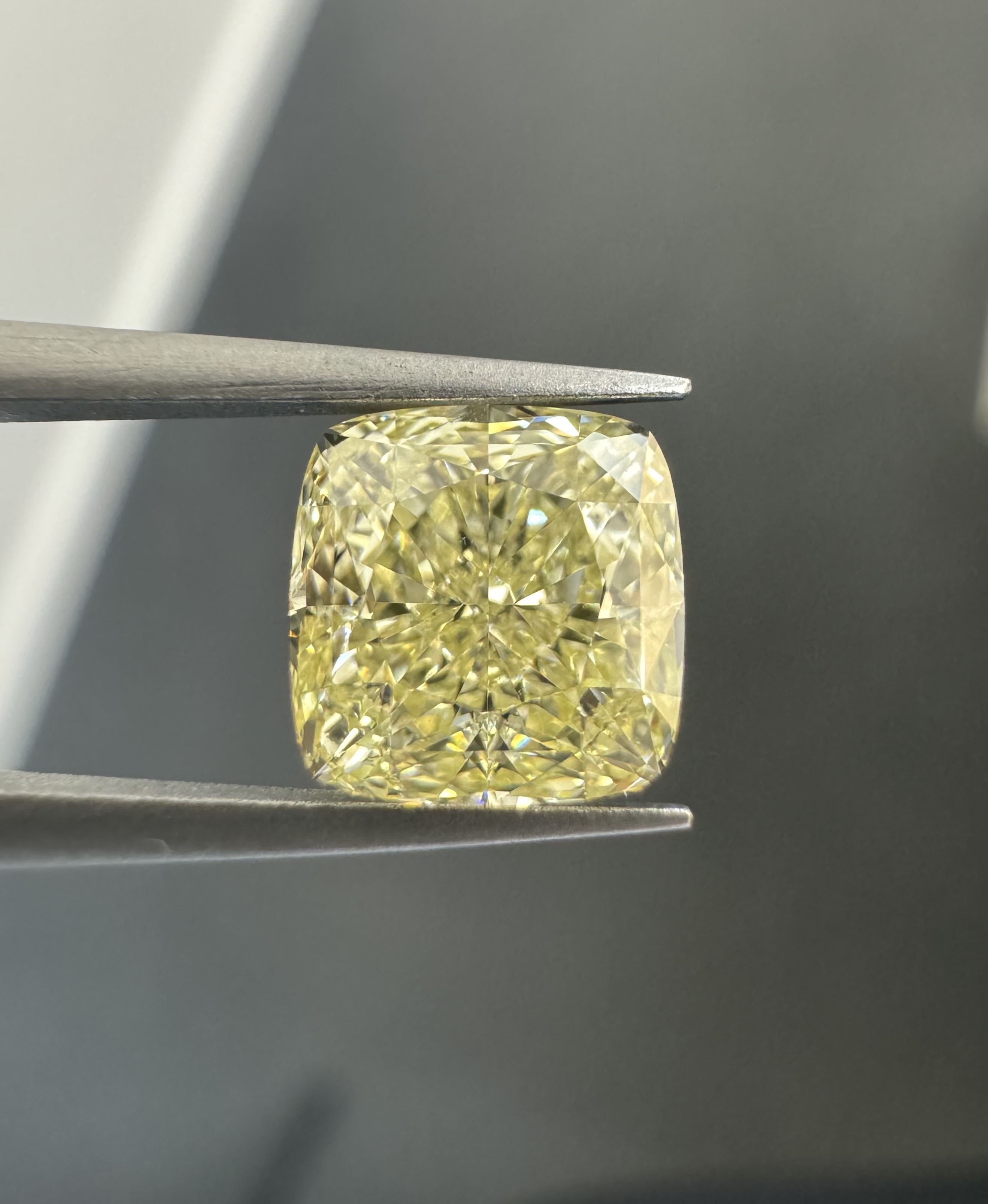 1.58ct Cushion SINGLE image 2 of 3