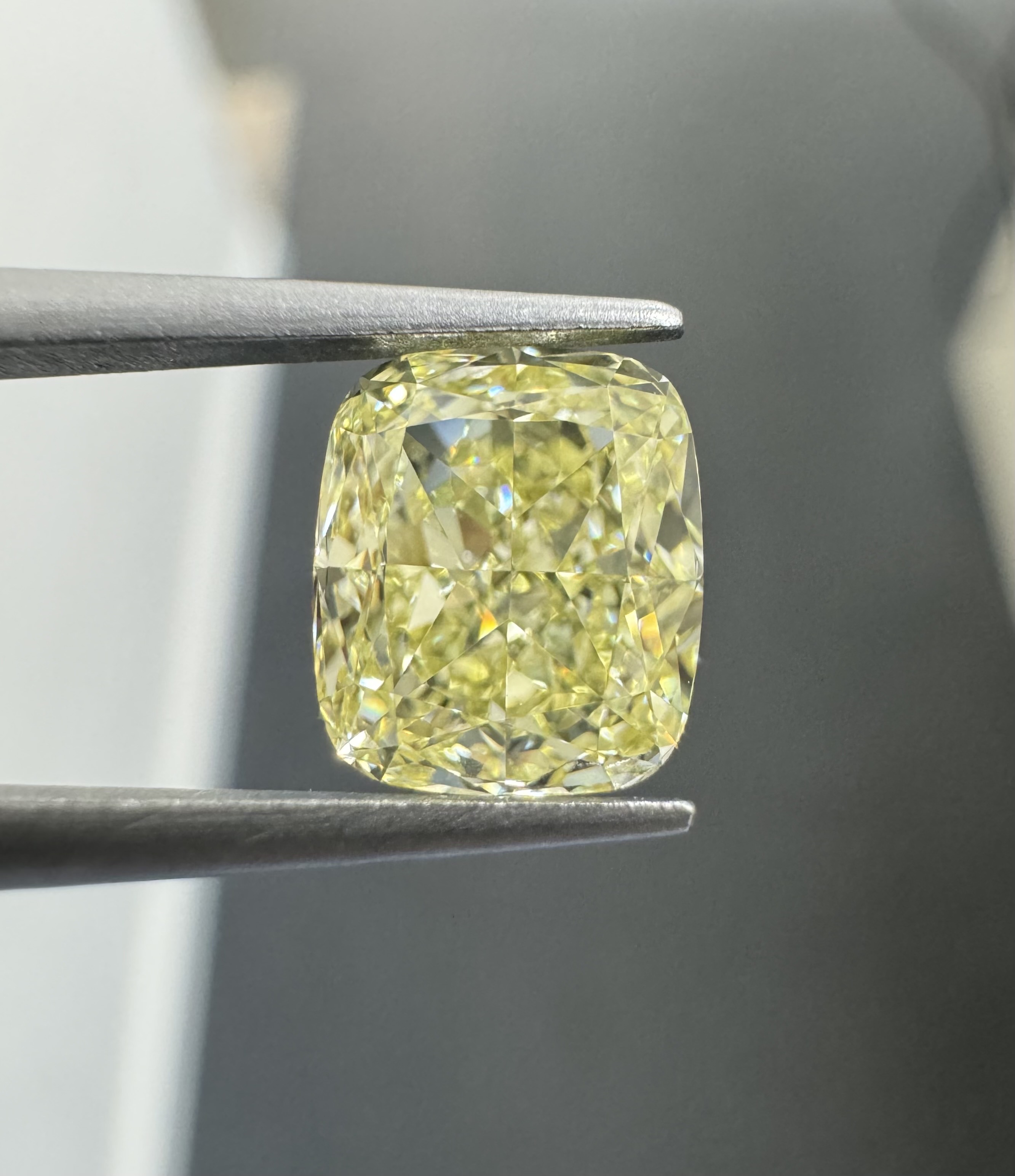 1.60ct Cushion SINGLE image 2 of 3