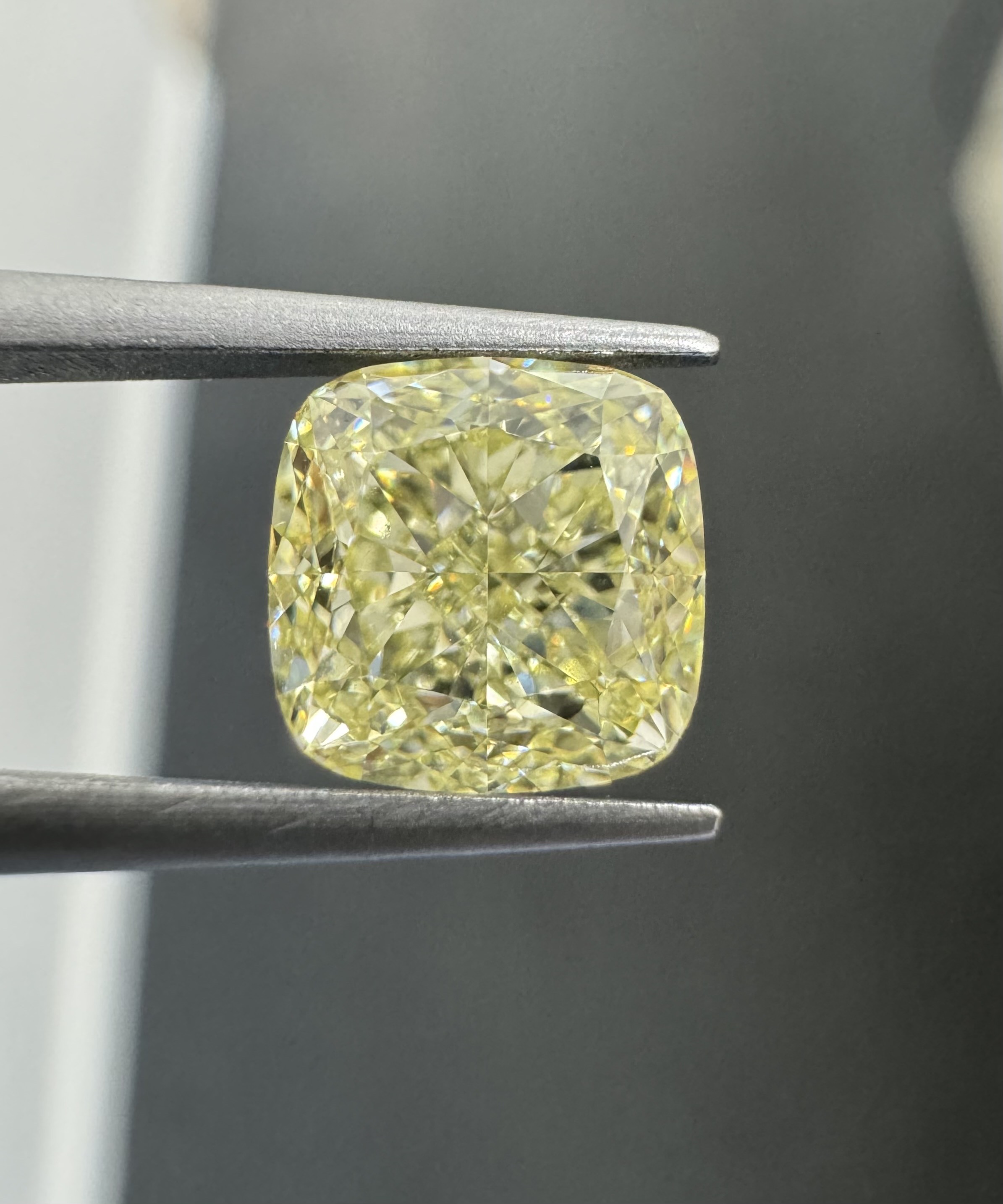 2.02ct Cushion SINGLE image 2 of 3