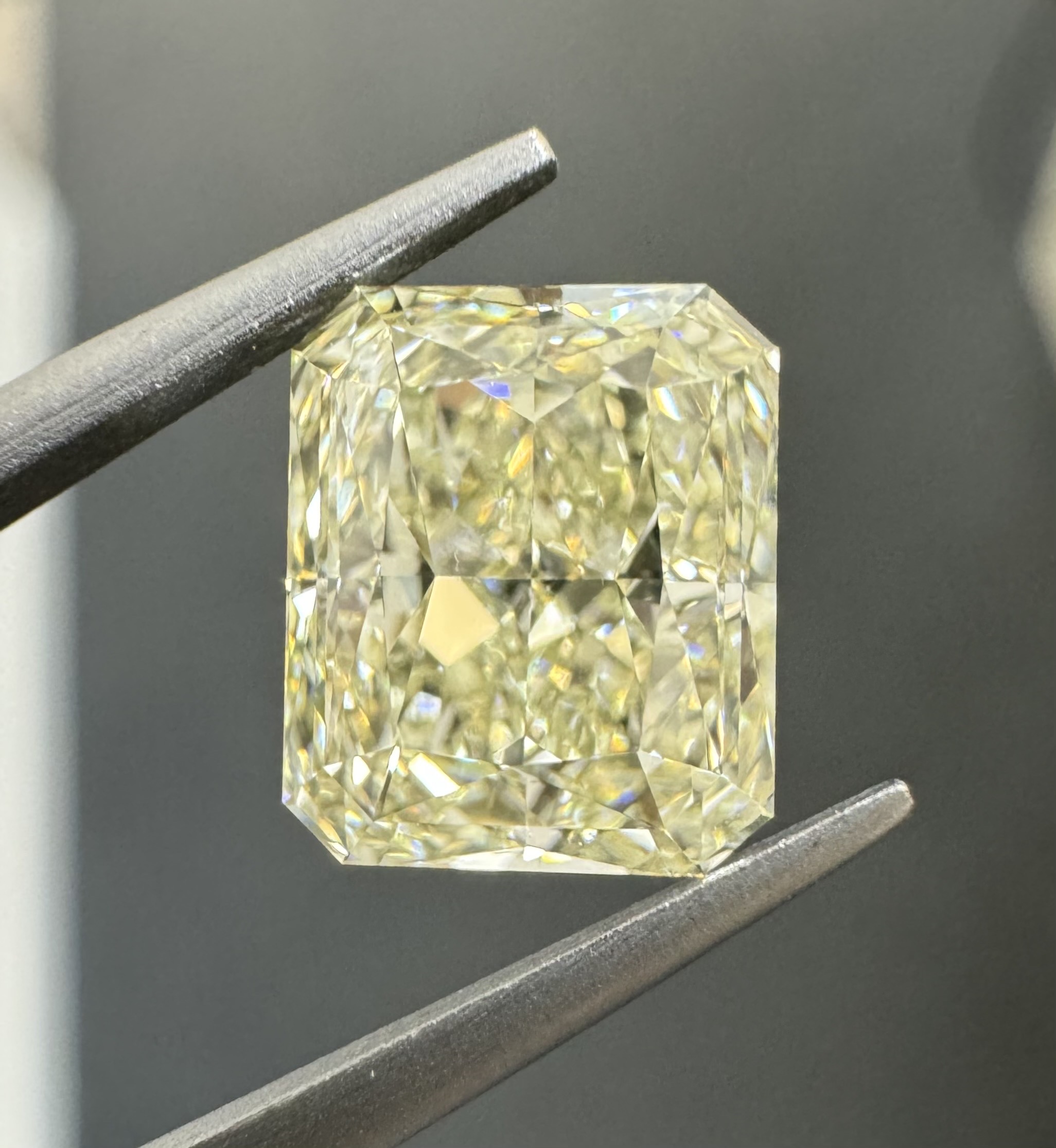 2.07ct Radiant SINGLE image 2 of 3