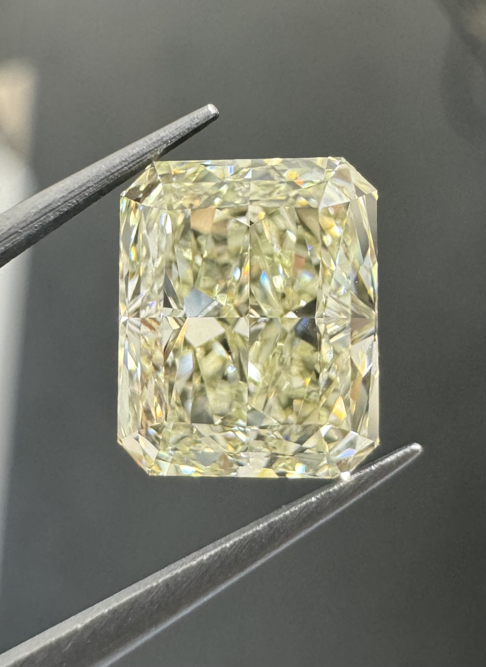 2.28ct Radiant SINGLE image 2 of 3