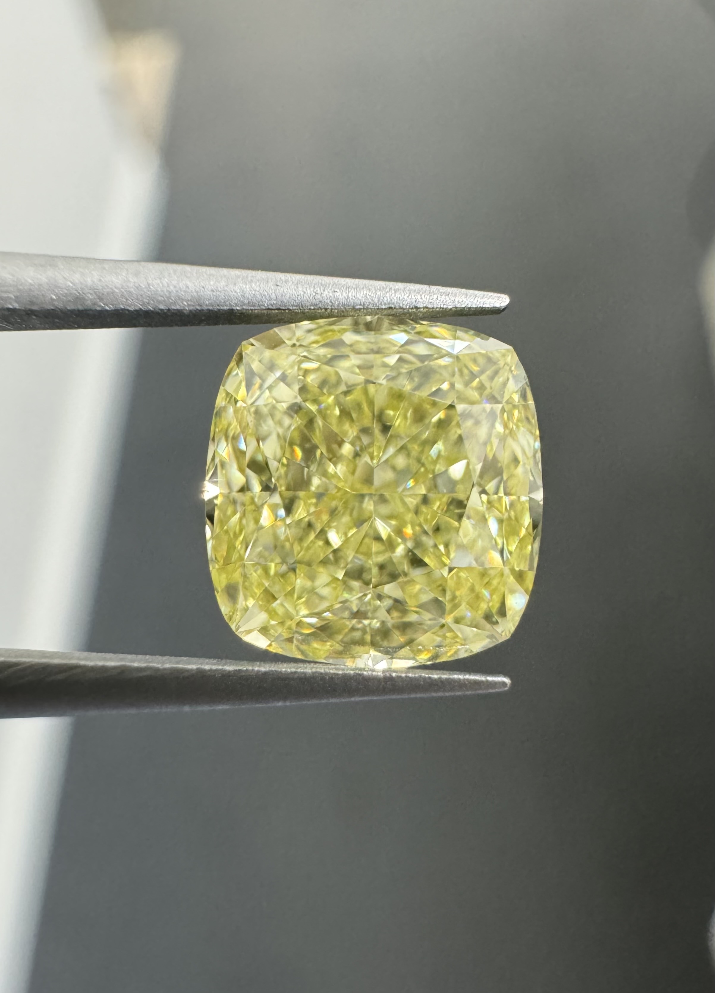 2.30ct Cushion SINGLE image 2 of 3