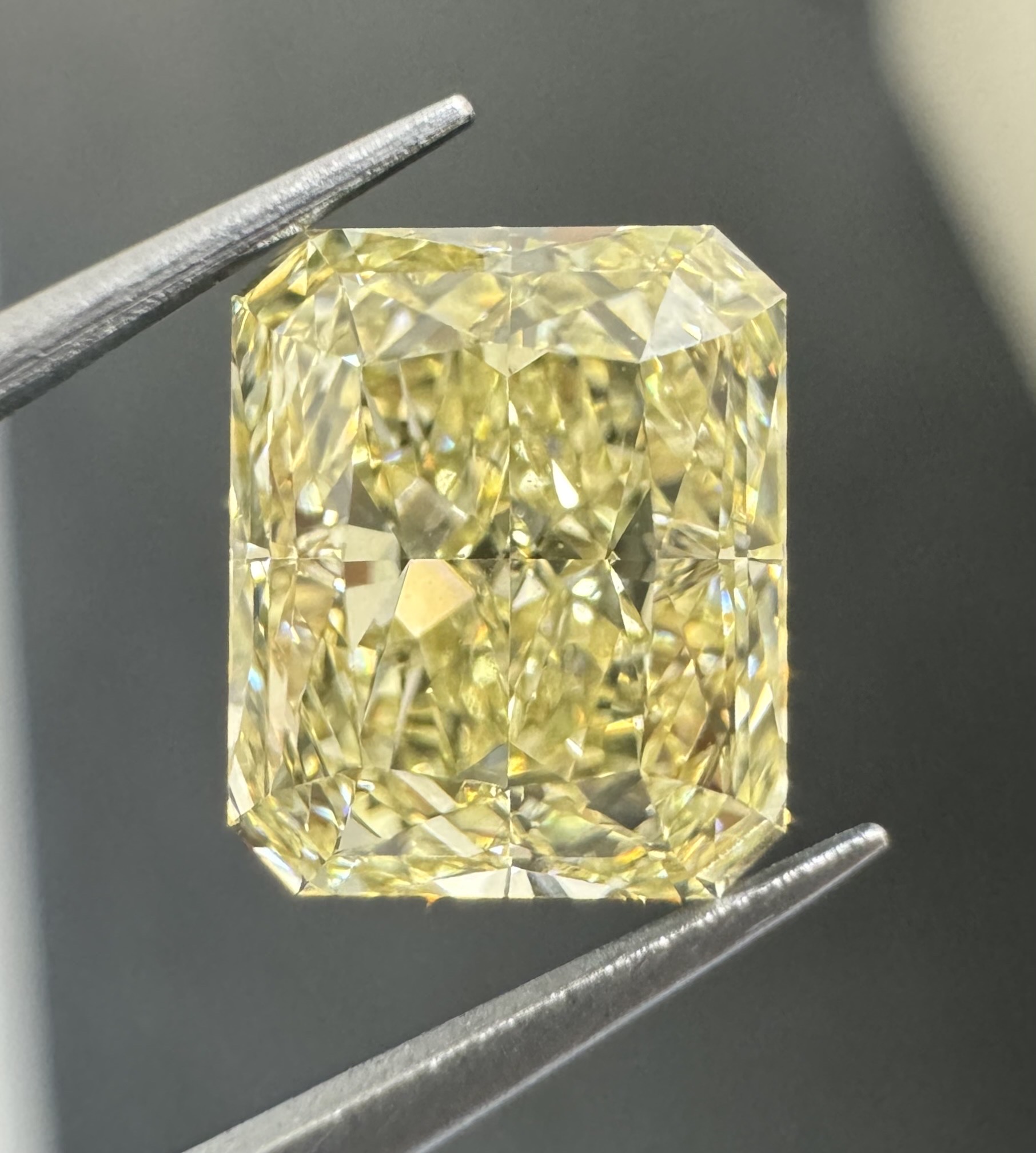 2.30ct Radiant SINGLE image 2 of 3