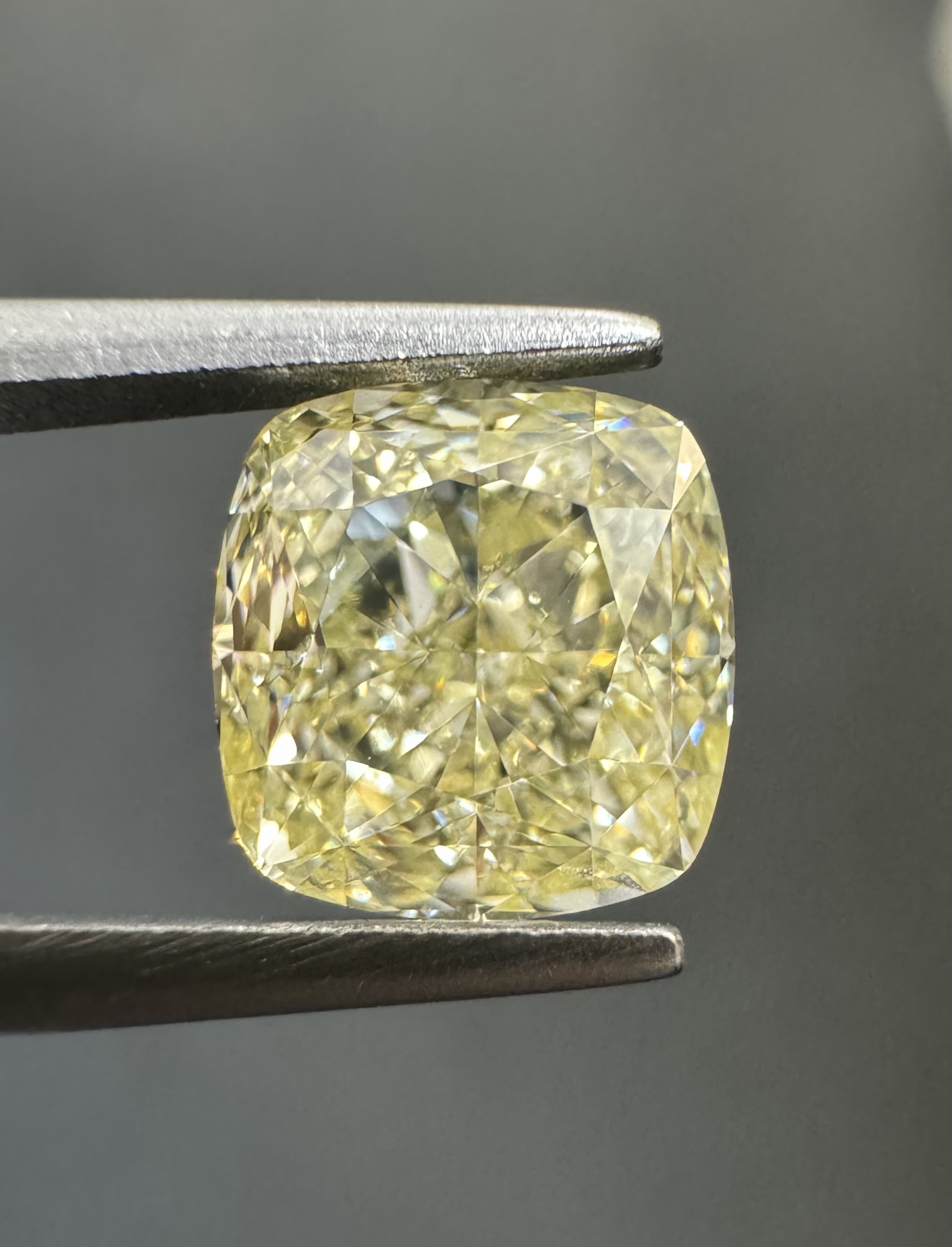 1.65ct Cushion SINGLE image 2 of 3