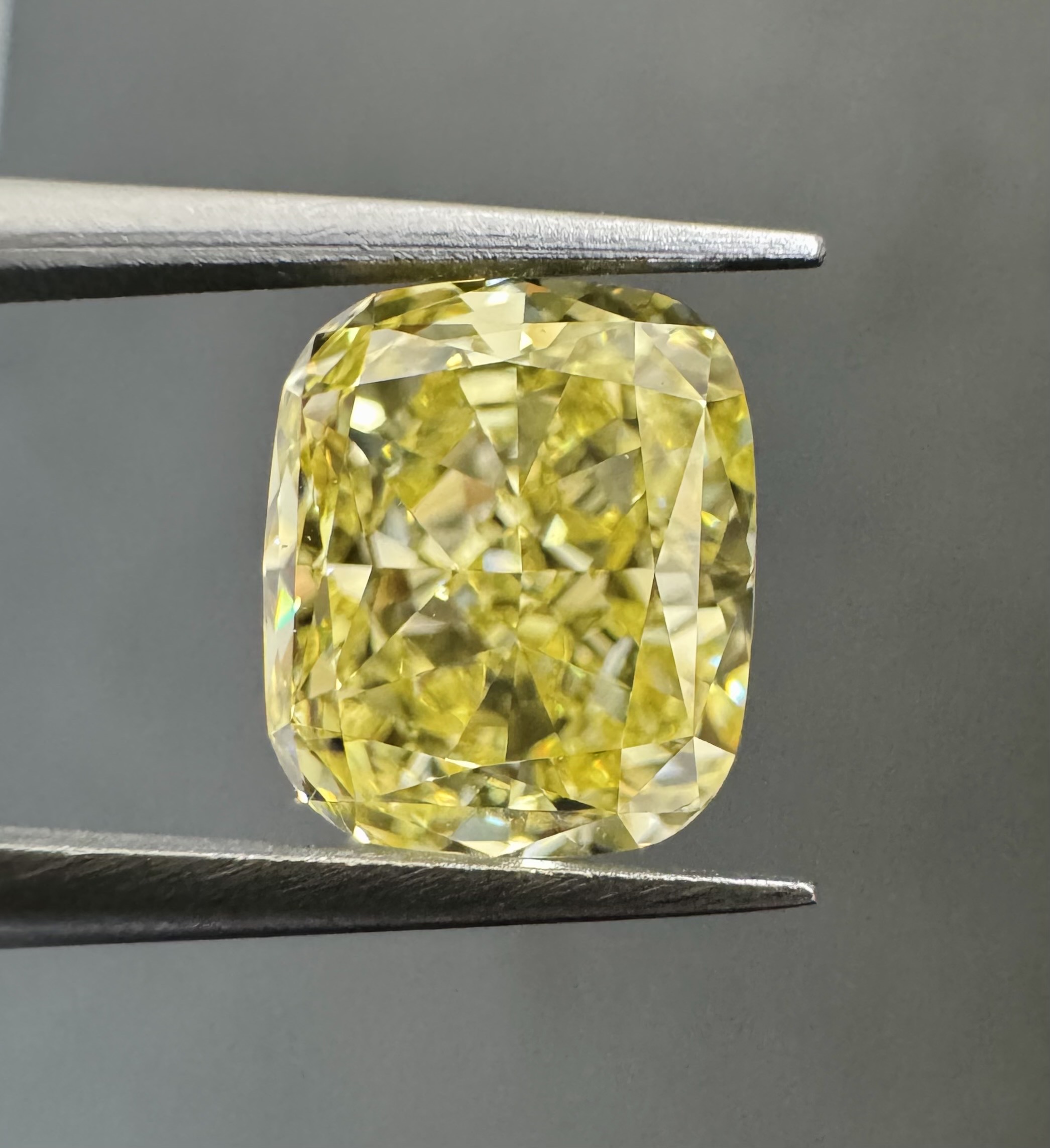 2.01ct Cushion SINGLE image 2 of 3