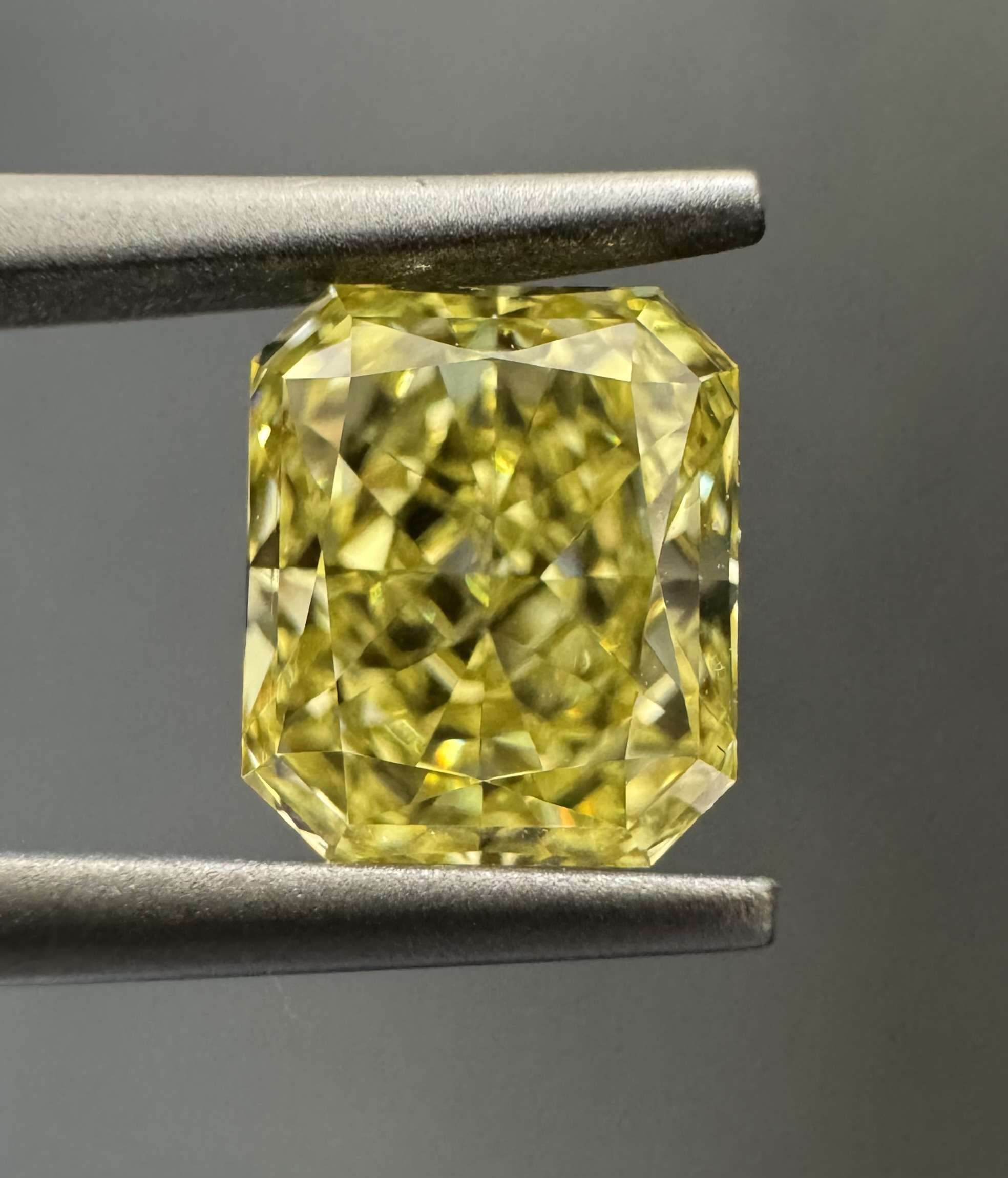 1.01ct Radiant SINGLE image 2 of 3