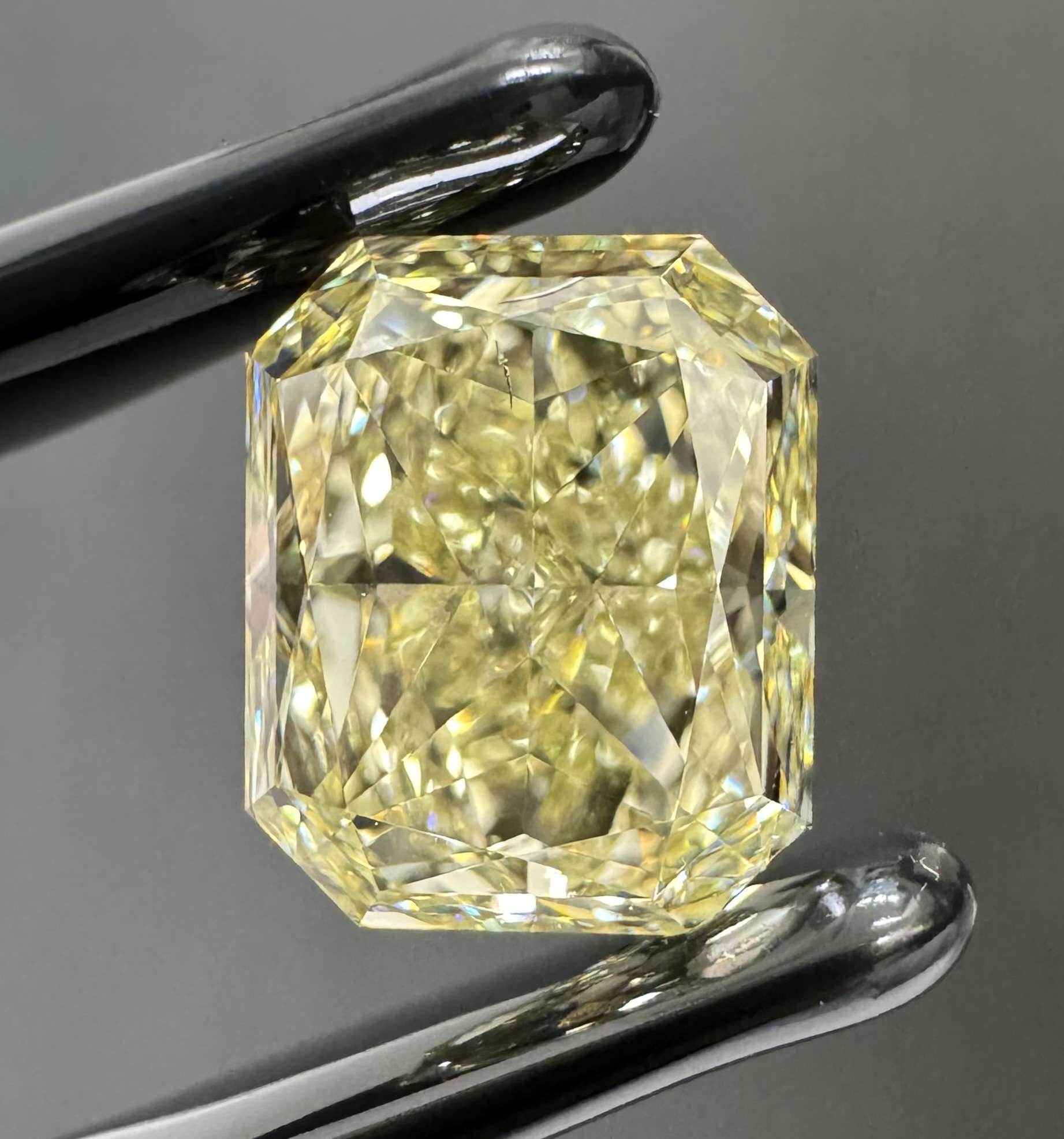 3.02ct Radiant SINGLE image 2 of 3