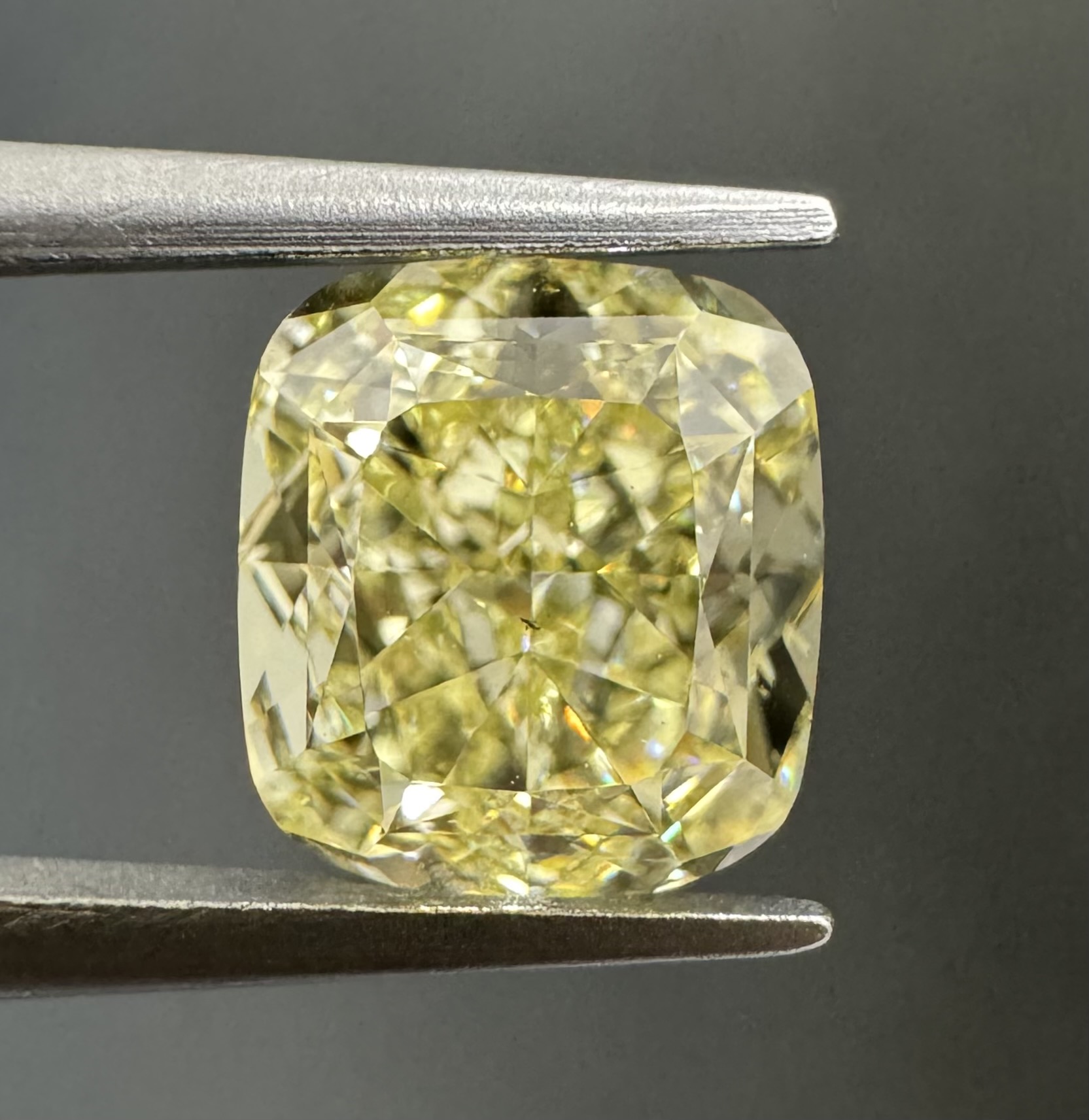 1.70ct Cushion SINGLE image 2 of 3
