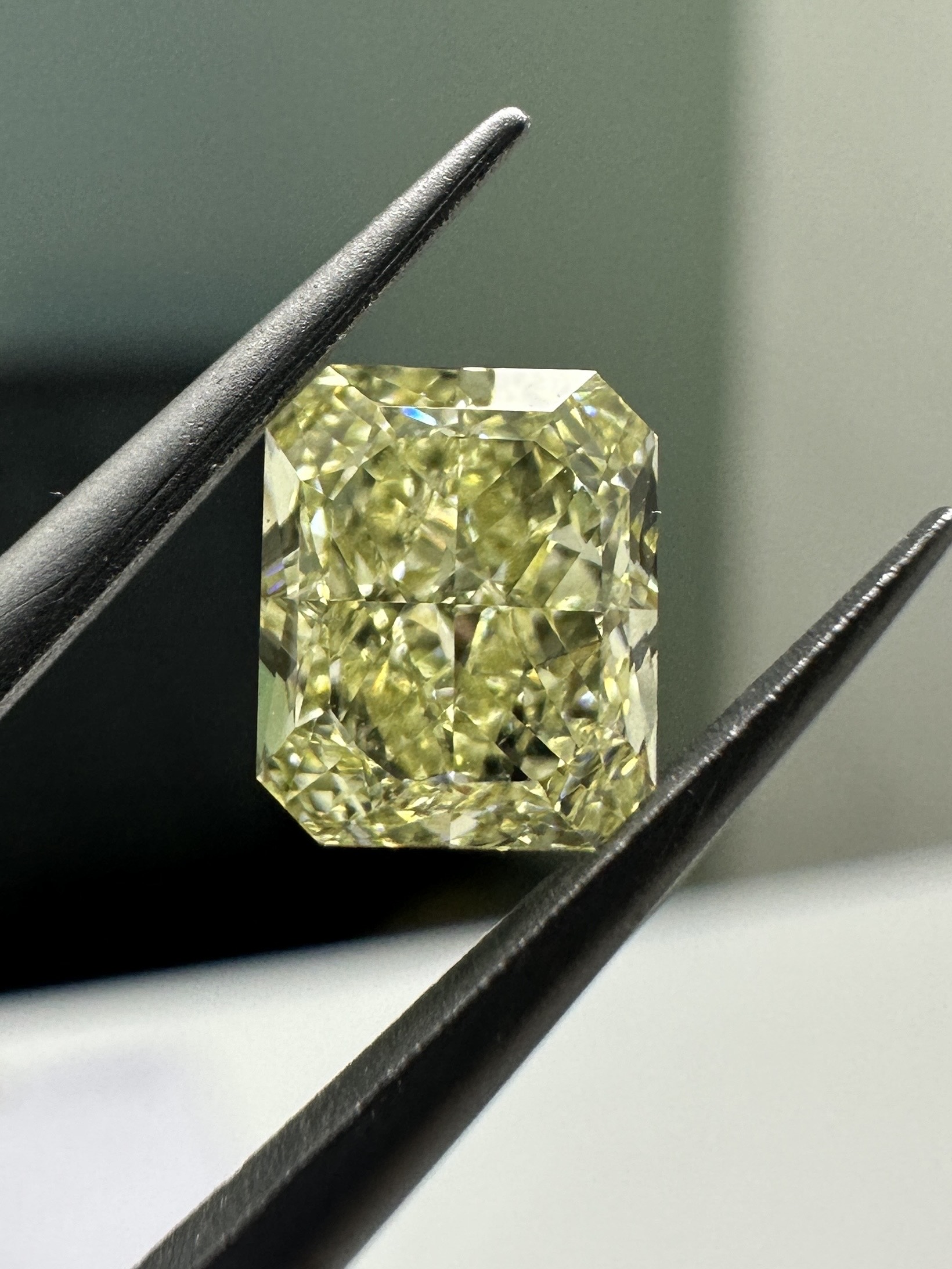 1.51ct Radiant SINGLE image 2 of 2