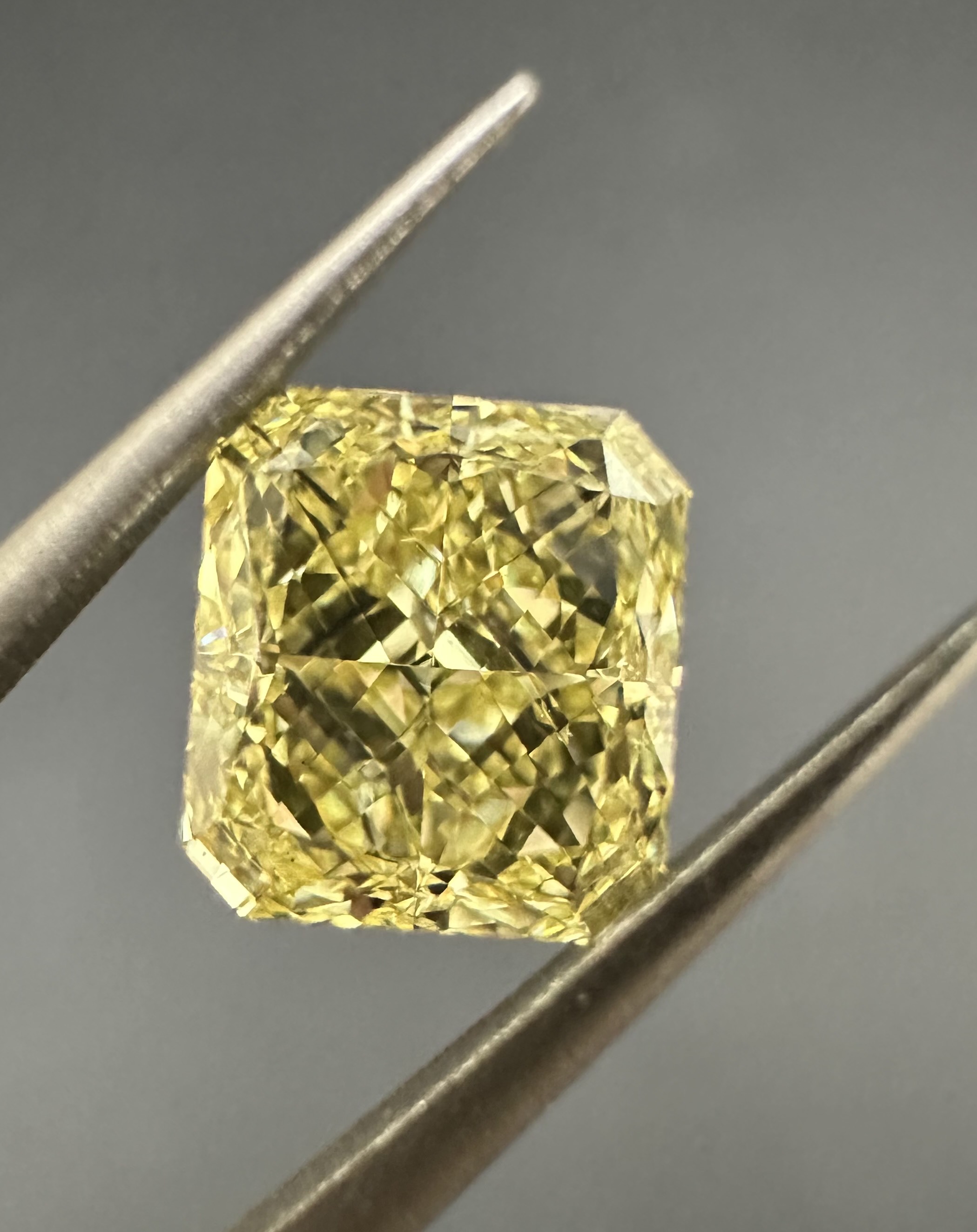 1.00ct SQUARE RADIANT SINGLE image 2 of 3