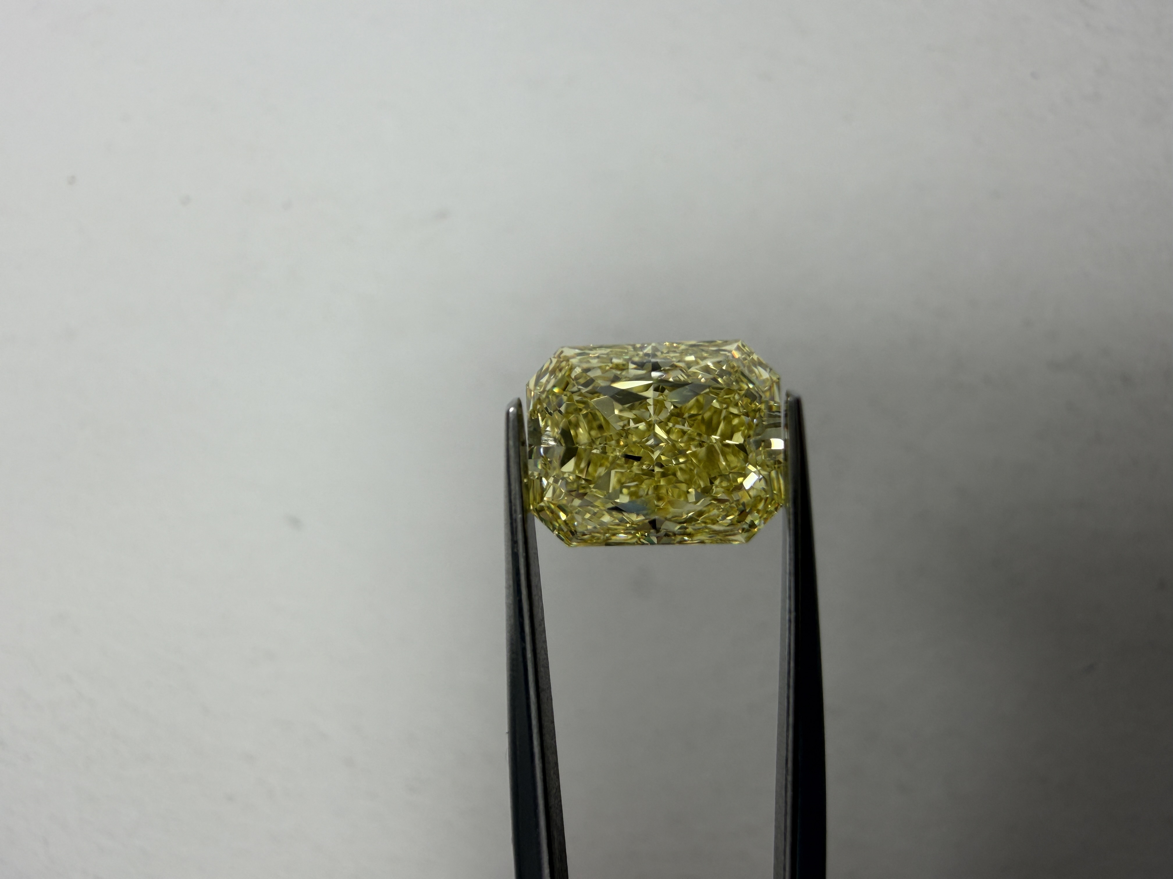 2.51ct Radiant SINGLE image 2 of 3