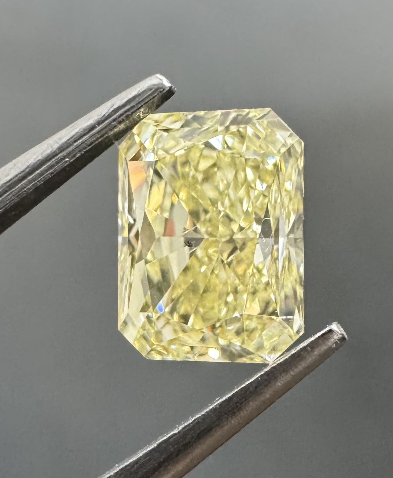 1.01ct Radiant SINGLE image 2 of 3