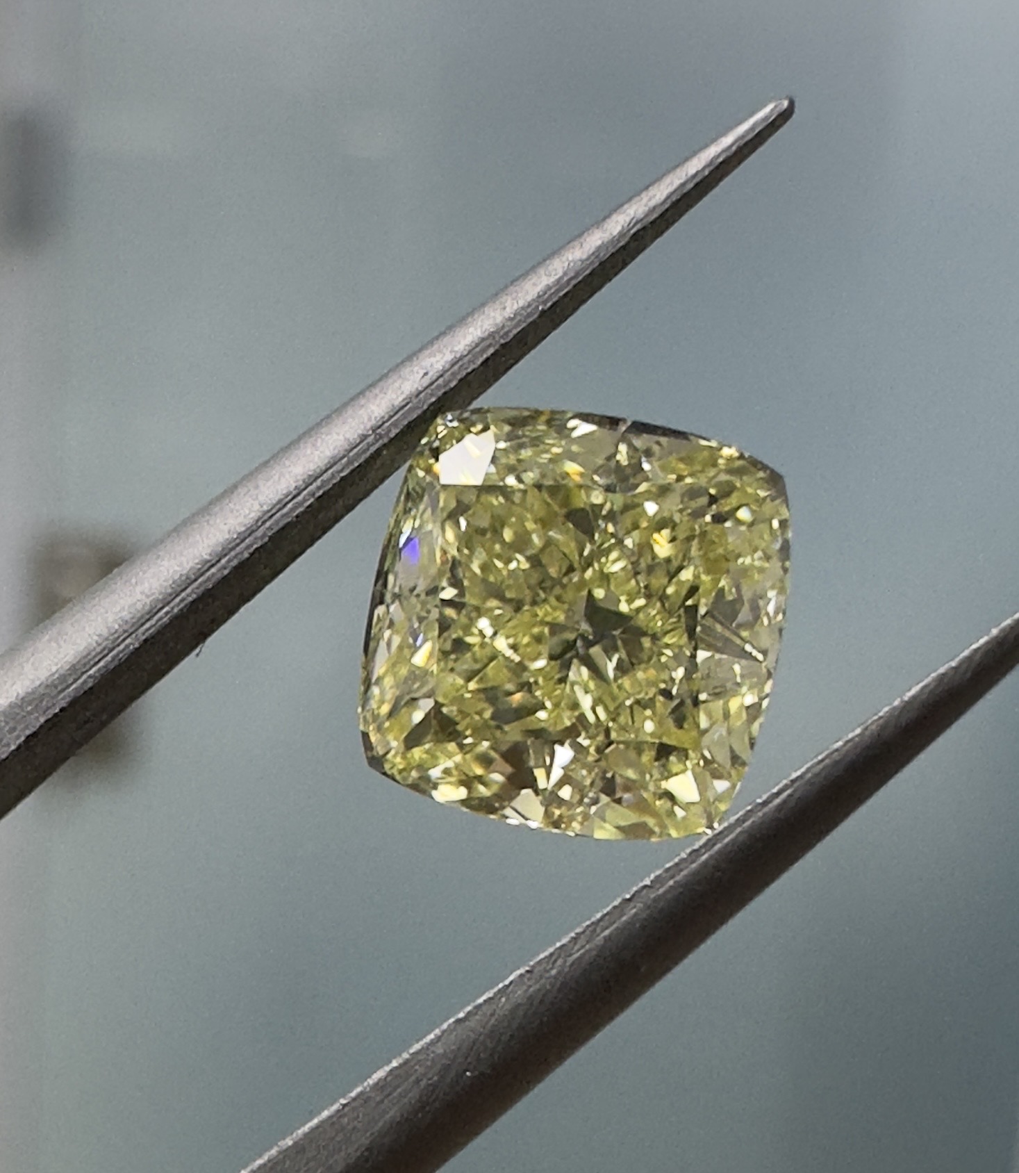 2.10ct Cushion SINGLE image 2 of 3