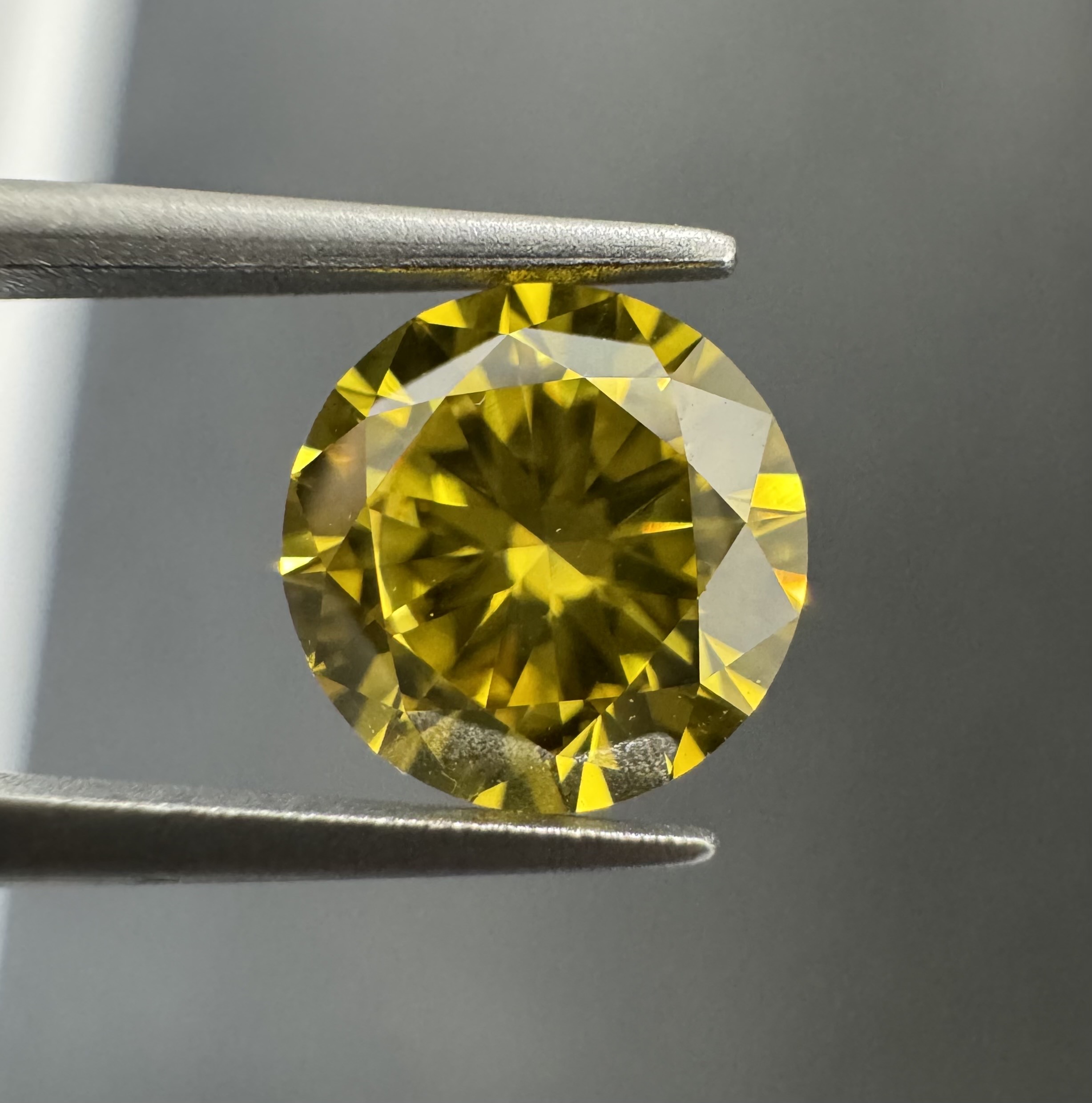 1.04ct Round SINGLE image 2 of 3