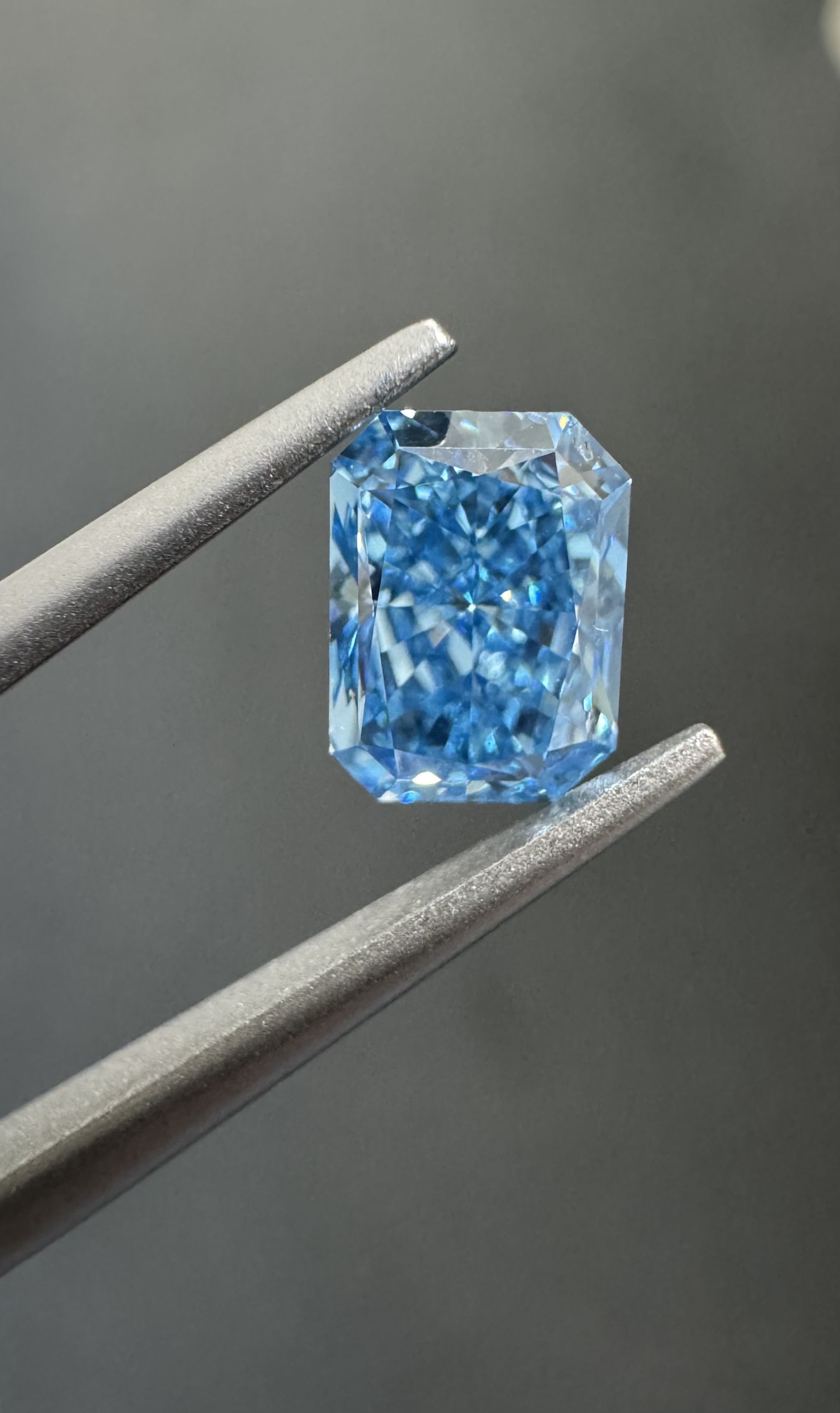 1.01ct Radiant SINGLE image 2 of 3