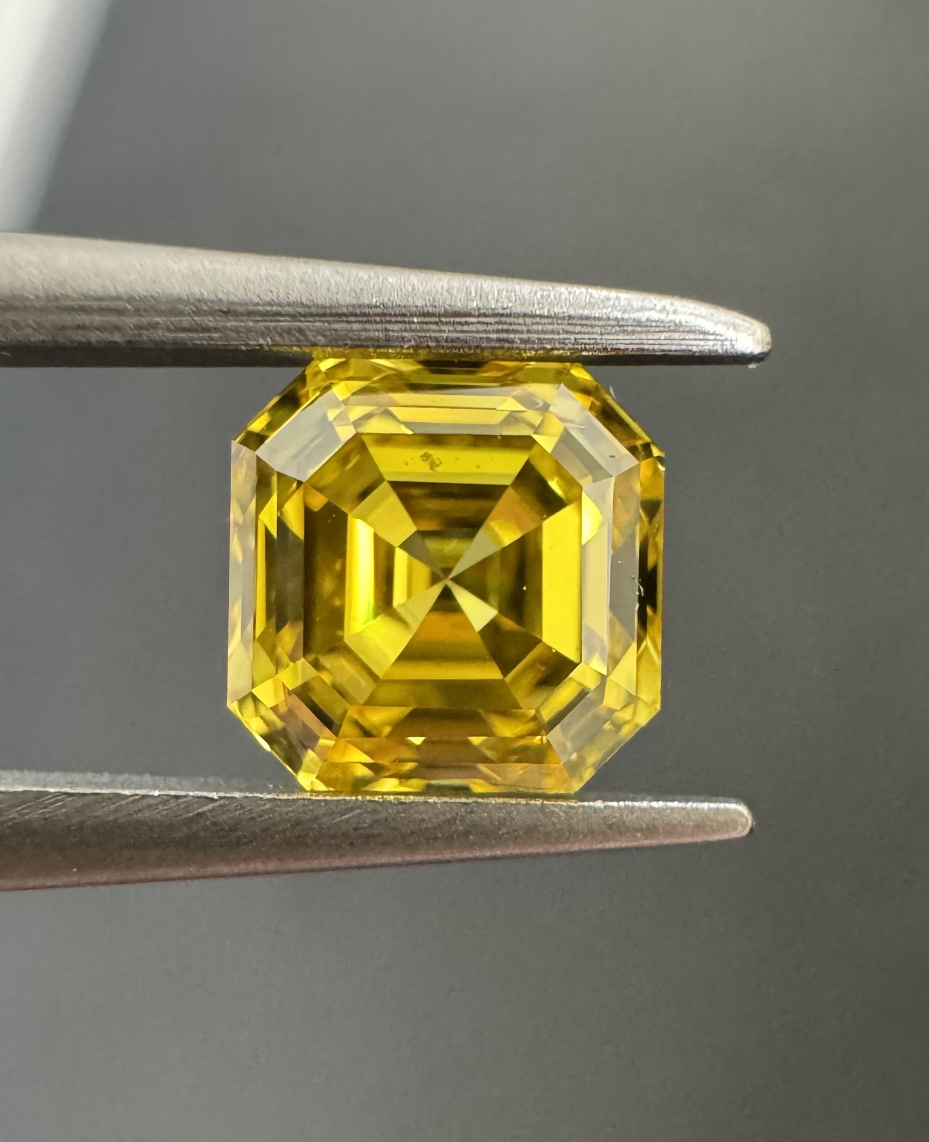 1.05ct SQUARE EMERALD CUT SINGLE image 2 of 3
