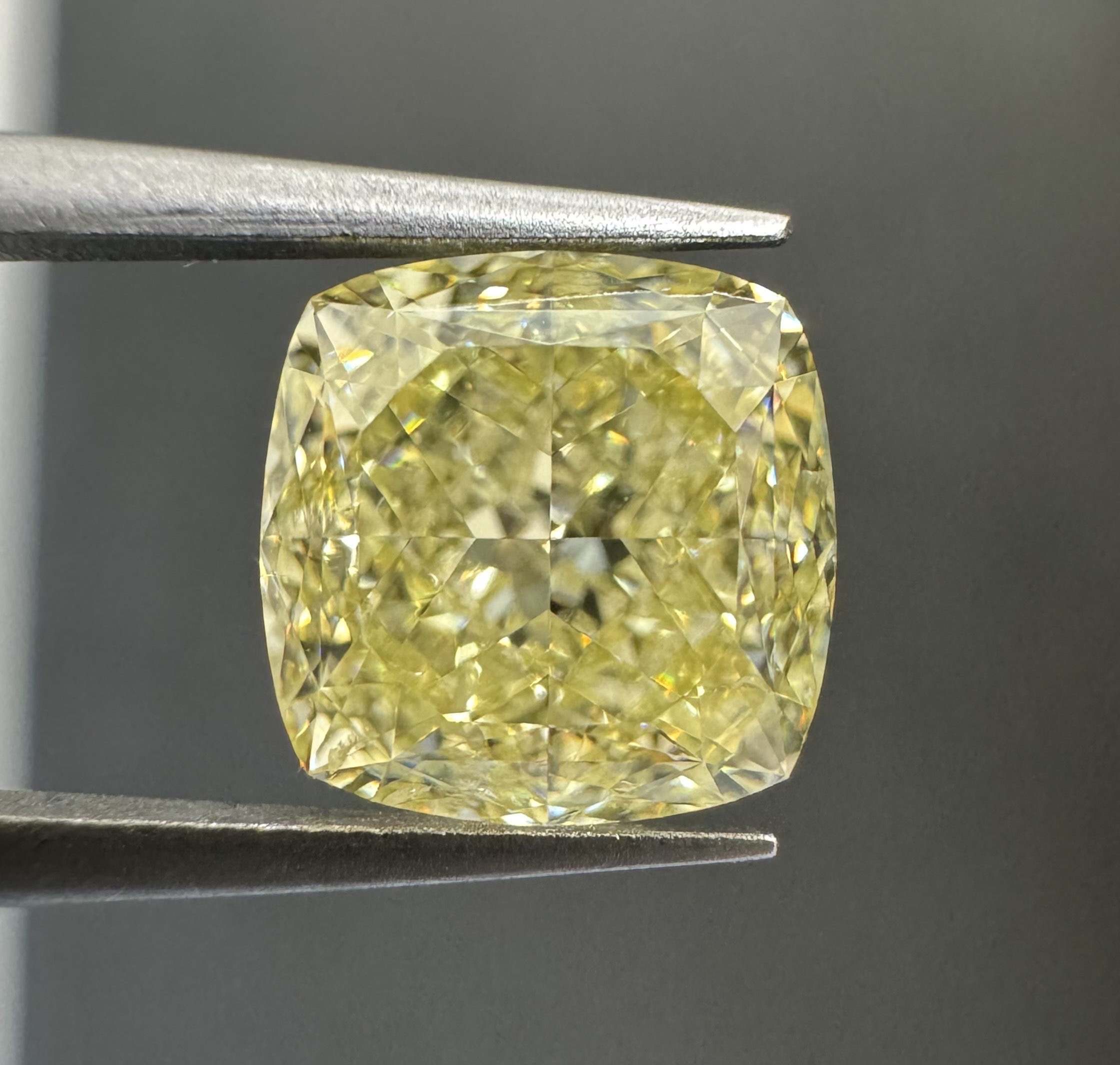 2.04ct Cushion SINGLE image 2 of 3